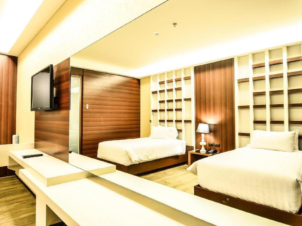 Alvarez Hotel Buriram Exterior foto