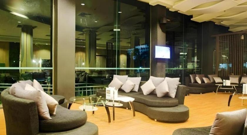 Alvarez Hotel Buriram Exterior foto